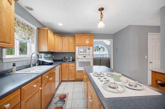 14 Cheshire Court, Londonderry, NH 03053