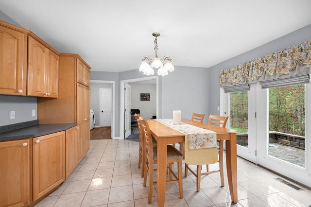 14 Cheshire Court, Londonderry, NH 03053