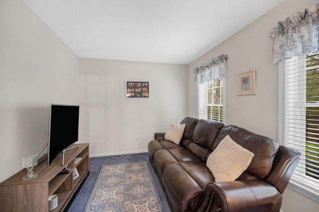 14 Cheshire Court, Londonderry, NH 03053
