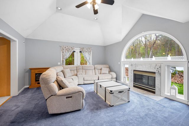 14 Cheshire Court, Londonderry, NH 03053
