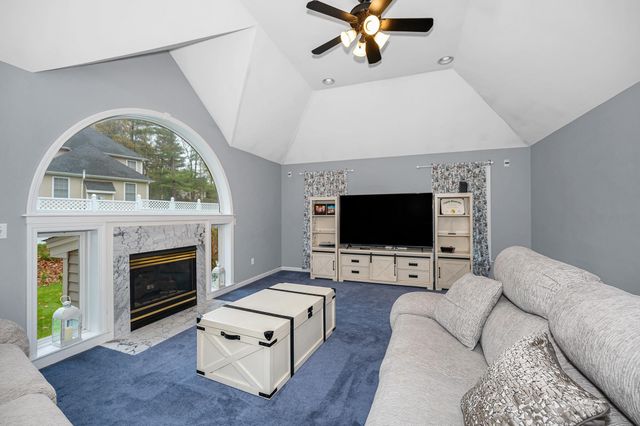 14 Cheshire Court, Londonderry, NH 03053