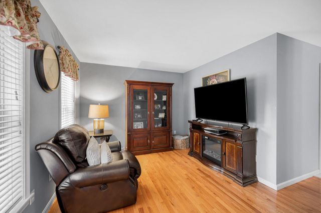 14 Cheshire Court, Londonderry, NH 03053