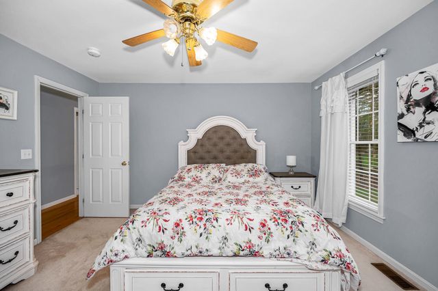 14 Cheshire Court, Londonderry, NH 03053