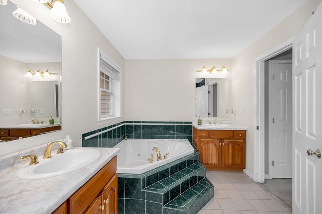 14 Cheshire Court, Londonderry, NH 03053