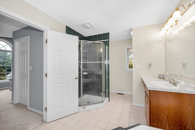 14 Cheshire Court, Londonderry, NH 03053