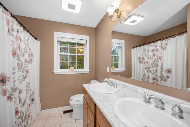 14 Cheshire Court, Londonderry, NH 03053
