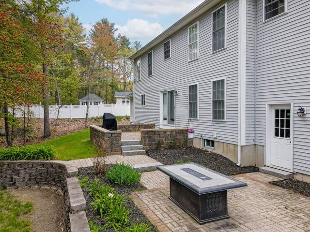 14 Cheshire Court, Londonderry, NH 03053
