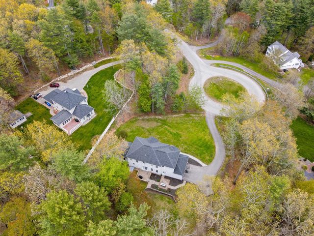 14 Cheshire Court, Londonderry, NH 03053