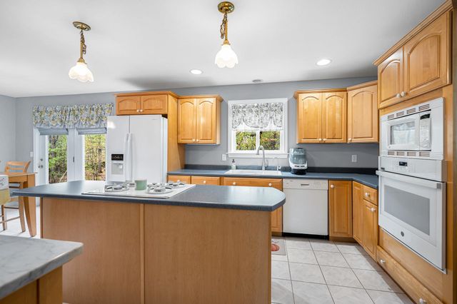 14 Cheshire Court, Londonderry, NH 03053