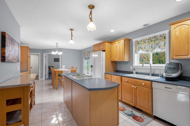 14 Cheshire Court, Londonderry, NH 03053
