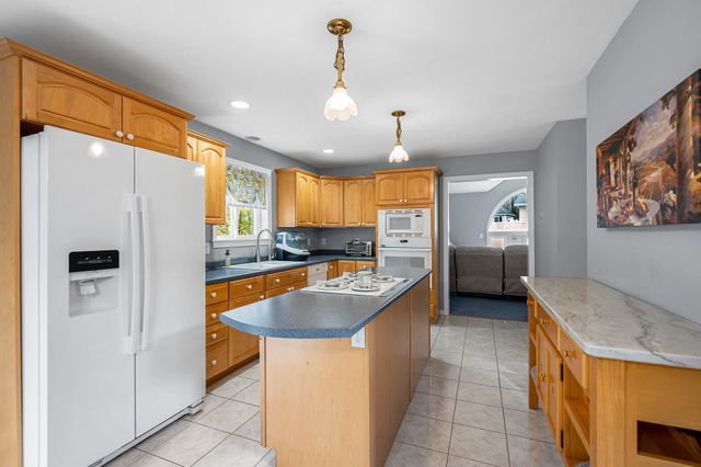 14 Cheshire Court, Londonderry, NH 03053