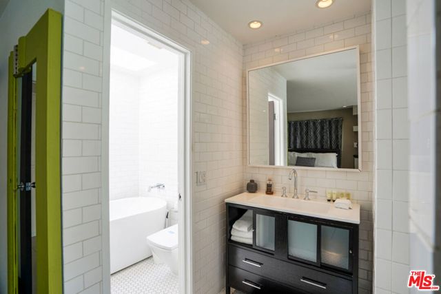 2295 E Nicola Road, Palm Springs, CA 92262