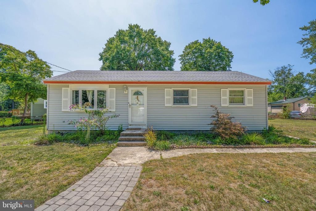 121 DELWYN LN, Williamstown, NJ 08094