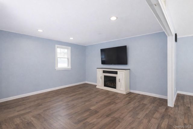 101 Spruce Avenue, Bethpage, NY 11714