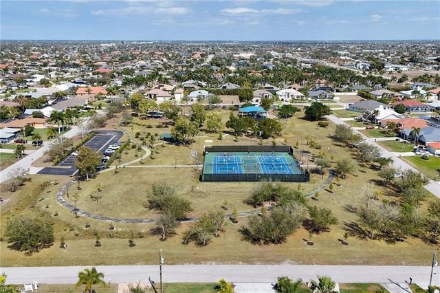 1813 SW 50th TER, Cape Coral, FL 33914