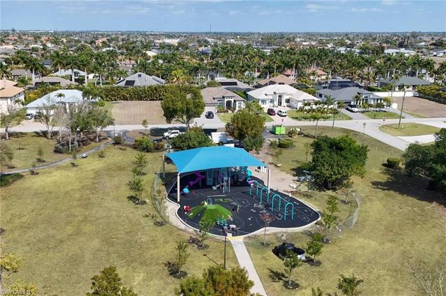 1813 SW 50th TER, Cape Coral, FL 33914