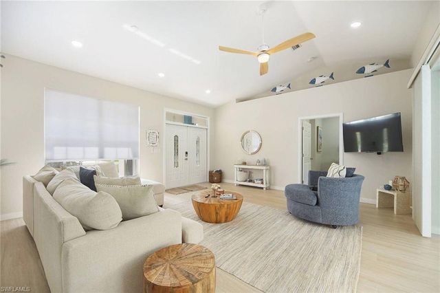 1813 SW 50th TER, Cape Coral, FL 33914