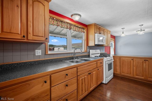 466 Palestine Road, Elizabeth, WV 26143