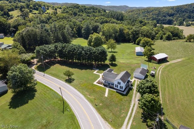 466 Palestine Road, Elizabeth, WV 26143