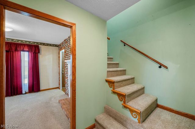466 Palestine Road, Elizabeth, WV 26143