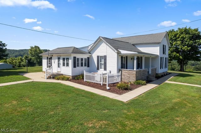 466 Palestine Road, Elizabeth, WV 26143