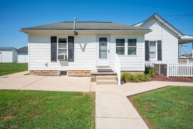 466 Palestine Road, Elizabeth, WV 26143