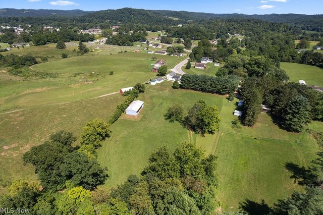 466 Palestine Road, Elizabeth, WV 26143
