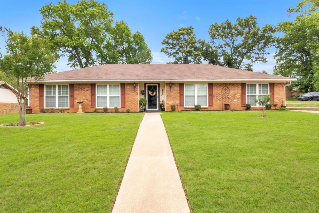 209 Cheryl St, Longview, TX 75604