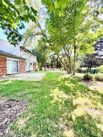 4205 Hardwoods Drive, West Bloomfield, MI 48323