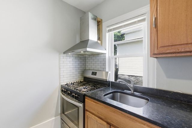 79 Warwick St, Lowell, MA 01851
