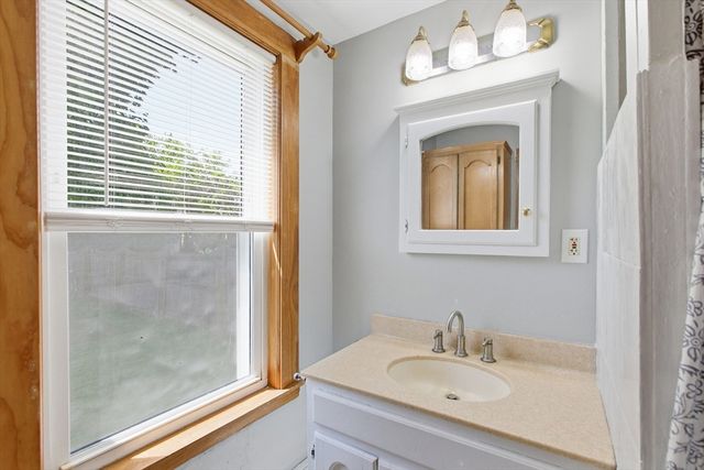 79 Warwick St, Lowell, MA 01851
