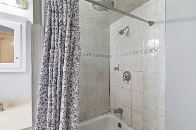 79 Warwick St, Lowell, MA 01851