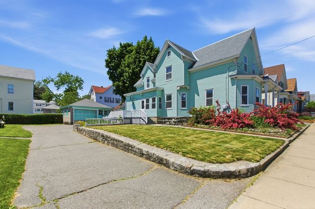 79 Warwick St, Lowell, MA 01851
