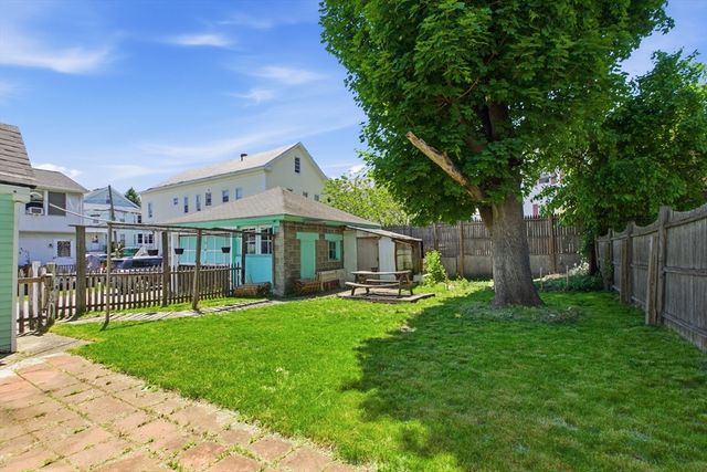 79 Warwick St, Lowell, MA 01851