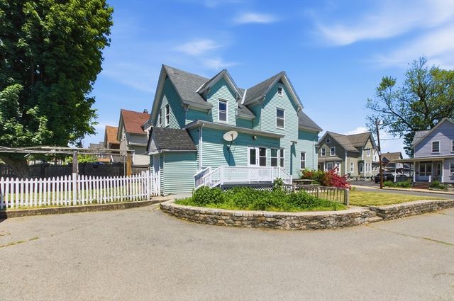 79 Warwick St, Lowell, MA 01851