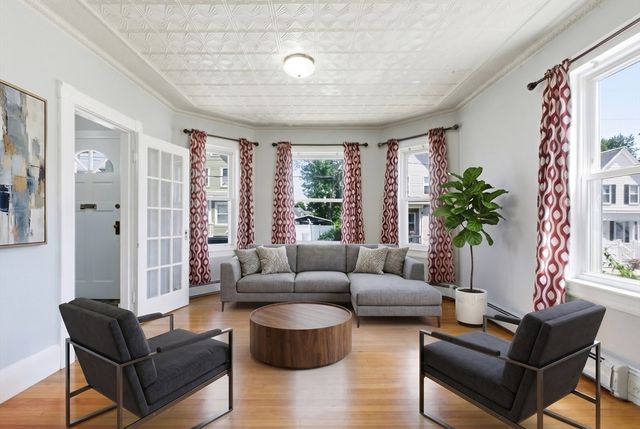 79 Warwick St, Lowell, MA 01851
