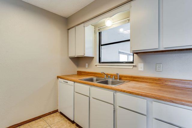 1754 S Edwards Ave, Wichita, KS 67213