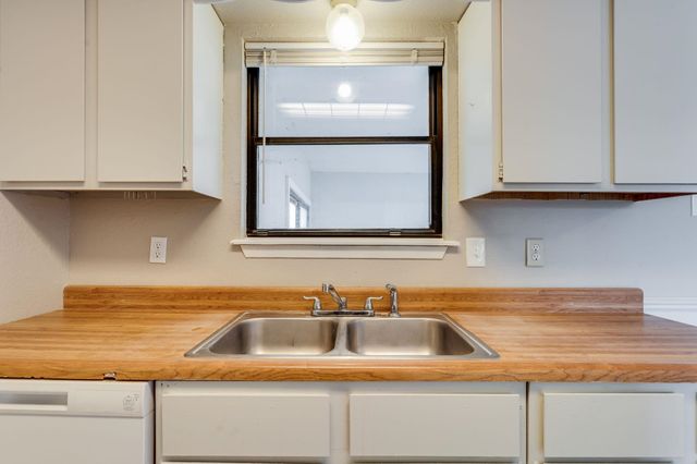 1754 S Edwards Ave, Wichita, KS 67213