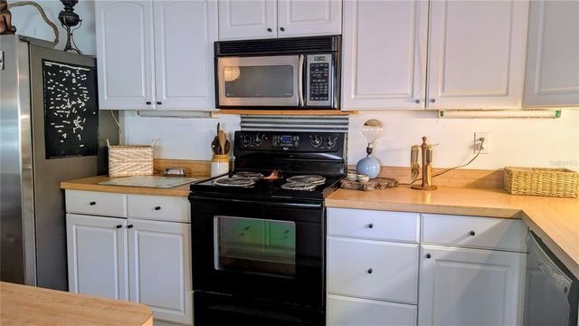 9350 SE 170TH AVENUE ROAD, Ocklawaha, FL 32179