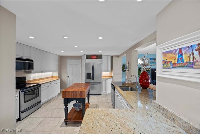 15 Bluebill AVE 103AA, Naples, FL 34108