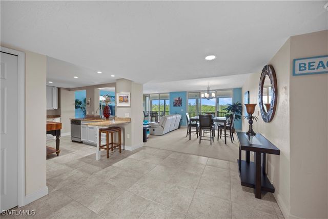 15 Bluebill AVE 103AA, Naples, FL 34108