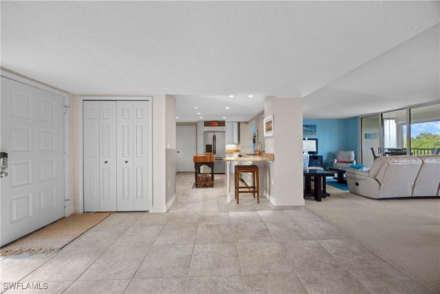 15 Bluebill AVE 103AA, Naples, FL 34108