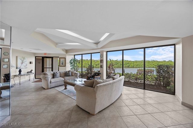 15 Bluebill AVE 103AA, Naples, FL 34108