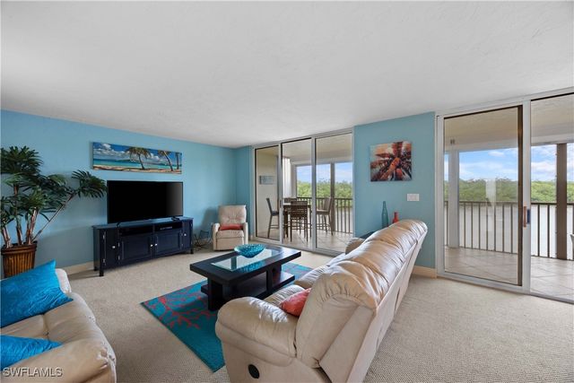 15 Bluebill AVE 103AA, Naples, FL 34108