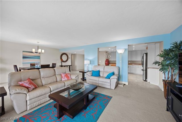 15 Bluebill AVE 103AA, Naples, FL 34108