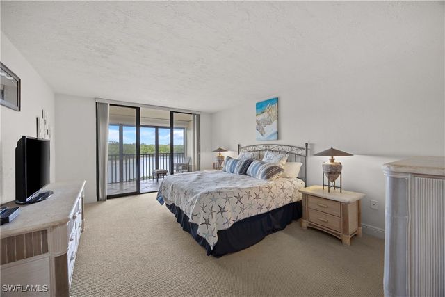 15 Bluebill AVE 103AA, Naples, FL 34108