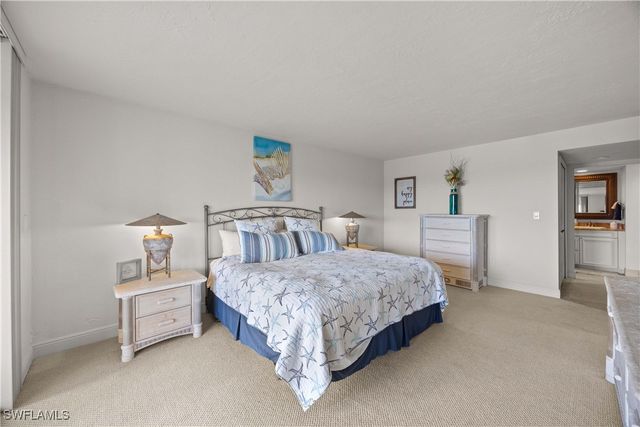 15 Bluebill AVE 103AA, Naples, FL 34108