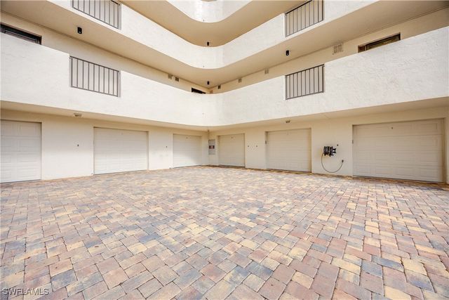 15 Bluebill AVE 103AA, Naples, FL 34108