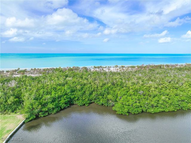 15 Bluebill AVE 103AA, Naples, FL 34108