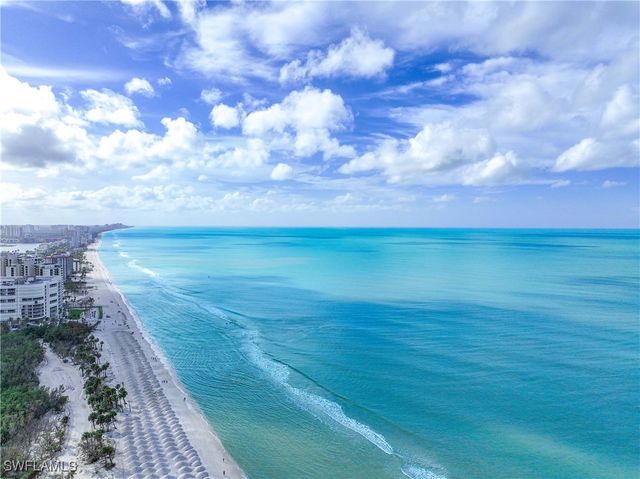 15 Bluebill AVE 103AA, Naples, FL 34108